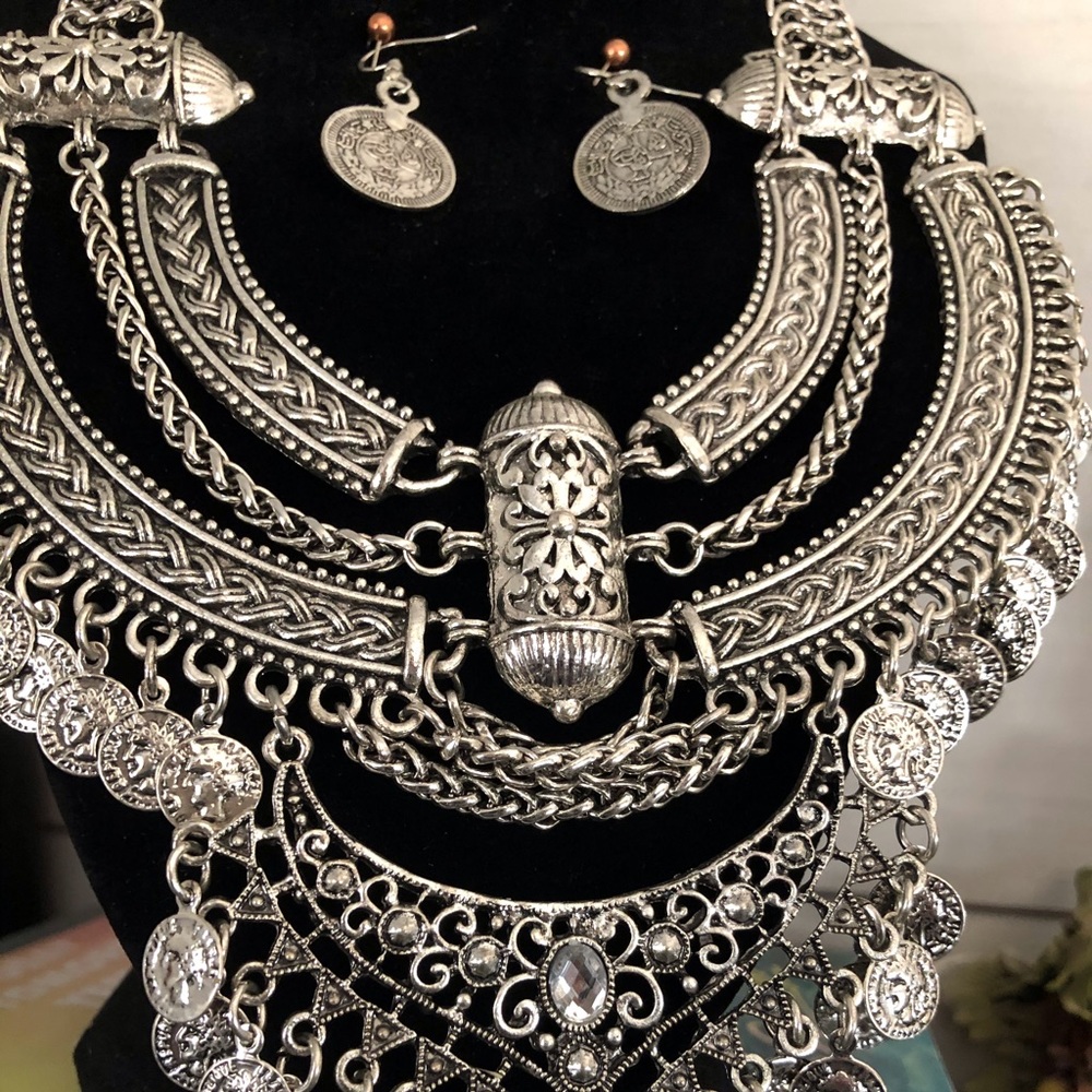 Beautiful Belly Dancer Chain Necklace w/earrings - Picture 2 of 3